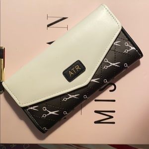 Women’s wallet with shears on it for stylist new
